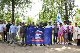 Субботник на озере «Стрелка»: более 50 человек очистили берег