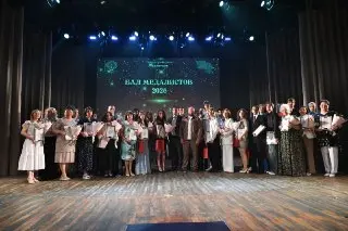 Лучшие выпускники 2023 года: медалисты и стобалльники награждены