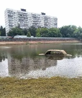 В Зюзино во время ремонта пруда нашли старые «Жигули»