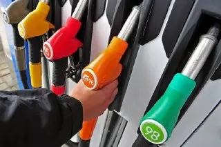Серьезные очереди на автозаправках: власти Подмосковья признали проблему