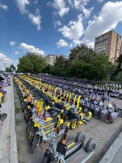 В Железнодорожном зафиксировано массовое скопление электросамокатов