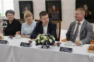 Глава Балашихи поздравил 56 стобалльников и 6 мультибалльников