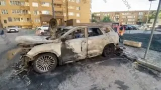Пожар в Мытищах: три автомобиля пострадали от возгорания