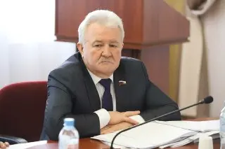 Глава Госдумы призывает автомобилистов потерпеть в очередях за топливом