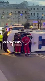 ДТП в центре Москвы: перевернулась скорая помощь