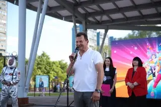 Космонавт Роман Романенко провел зарядку на празднике в Ясенево