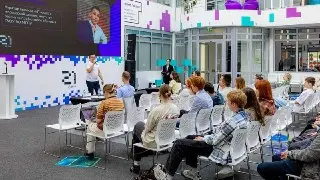 Школьник из Крылатского победил в конкурсе ИИ-агентов в Москве
