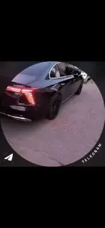 Плитка с фасада дома повредила автомобиль в Катюшках