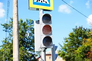 Новый светофор на перекрёстке Первомайской и Маяковского запущен