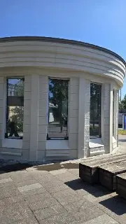 Кафе у метро «Парк Культуры»: когда откроется закрытый домик?