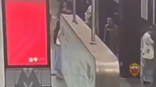 В московском метро женщина обрызгала ребёнка перцовкой