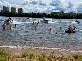 Опасные Моторные Лодки: Проблема Безопасности на Пляже