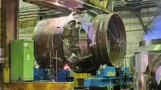 Дети из центра помощи узнали о машиностроении на заводе