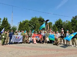 Торжественное возложение цветов в честь Дня ВДВ в сквере Марии Рубцовой