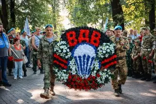 В Клину прошел митинг в честь героев Воздушно-десантных войск