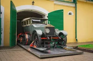 Редкий Rolls-Royce покинул музей для обновления экспозиции
