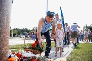 Десантники Шатуры почтили память погибших у монумента «Ангела Добра»