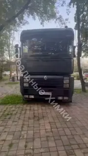 Пьяный водитель фуры врезался в сквер в Химках