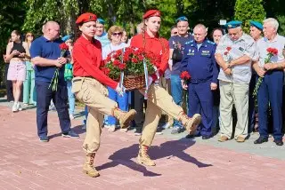 В Чехове почтили память десантников с выставкой и возложением цветов