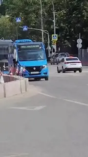 Пассажиры маршрута №390 ждали автобус почти час на остановке