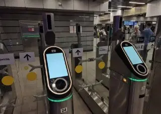 Турникеты нового поколения тестируются на площади Трёх вокзалов