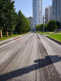 В Митино началась замена асфальтового покрытия на дублере улицы