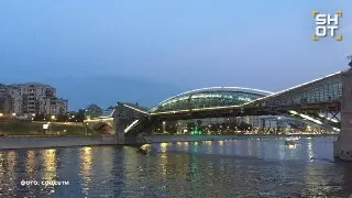 Пьяный мужчина совершил прыжок с моста в Москву-реку