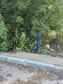 Свалка у детской площадки: жители требуют уборки