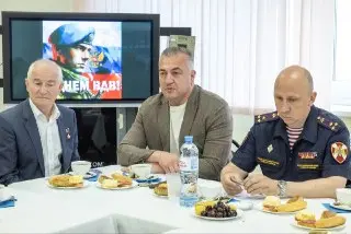 В Реутове отметили День ВДВ с участниками СВО