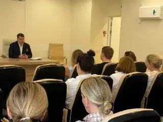 Защита пациентов: Встреча о борьбе с телефонными мошенниками
