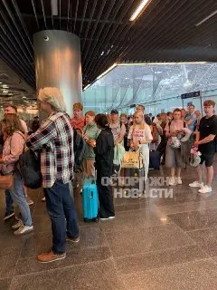 Туристы застряли в Москве: задержка рейса в Турцию на сутки